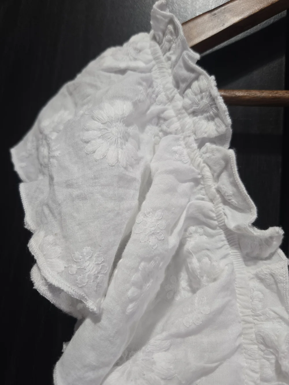 Altar'd State White Sunflower Ruffle Sleeve Crop Top Size XL NWT - Picture 5 of 9